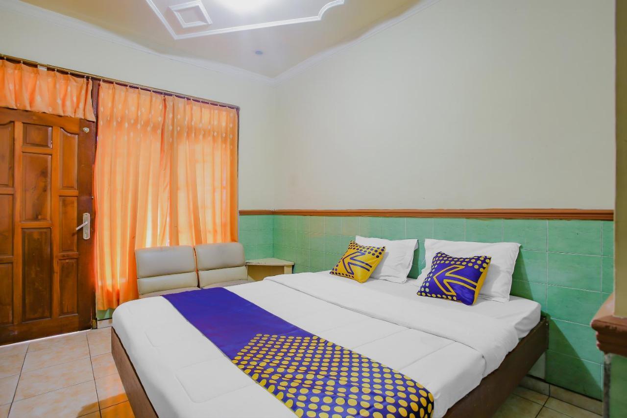 SPOT ON 90092 Dewi Safitri Hotel Semarang Buitenkant foto