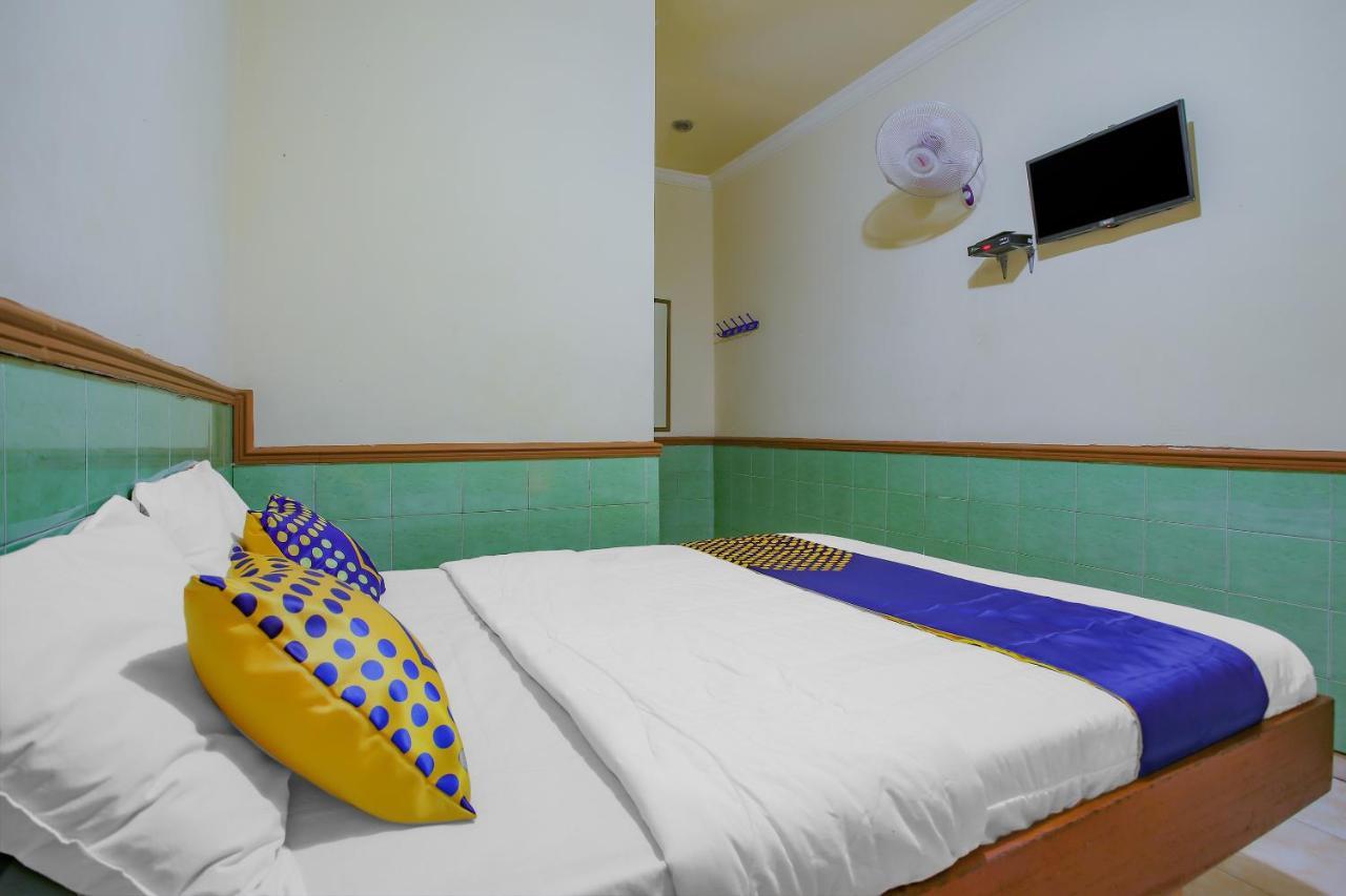 SPOT ON 90092 Dewi Safitri Hotel Semarang Buitenkant foto