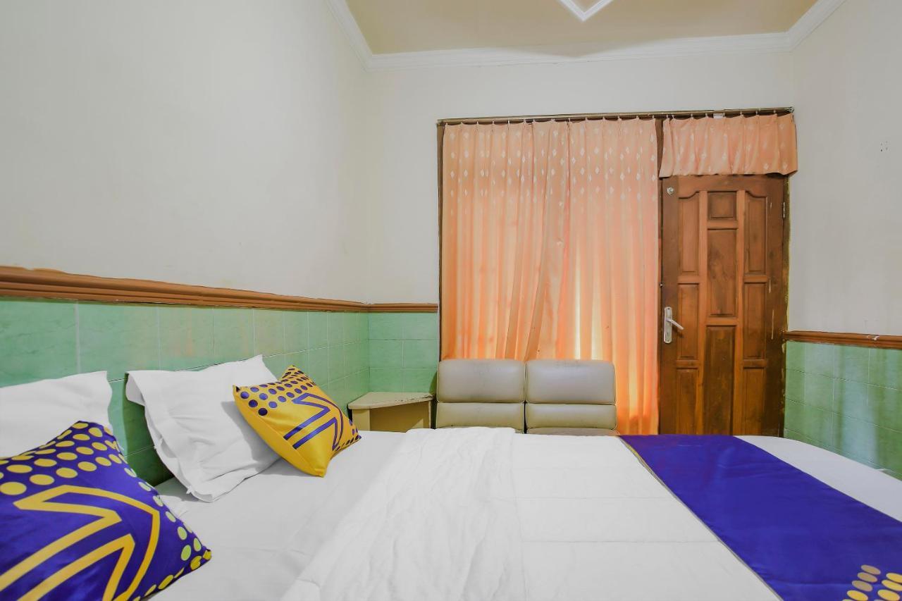 SPOT ON 90092 Dewi Safitri Hotel Semarang Buitenkant foto