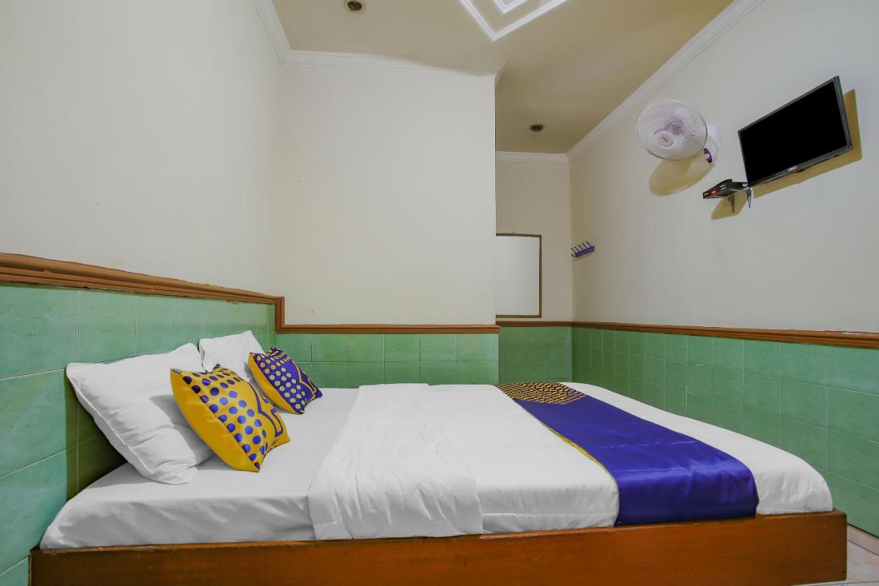 SPOT ON 90092 Dewi Safitri Hotel Semarang Buitenkant foto
