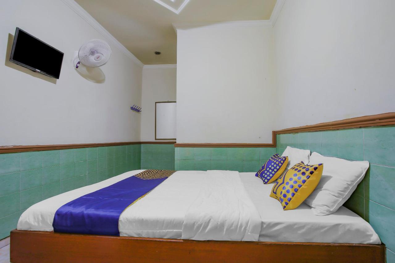 SPOT ON 90092 Dewi Safitri Hotel Semarang Buitenkant foto