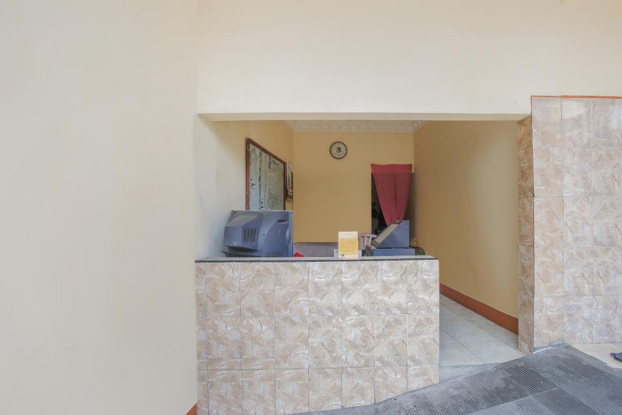 SPOT ON 90092 Dewi Safitri Hotel Semarang Buitenkant foto
