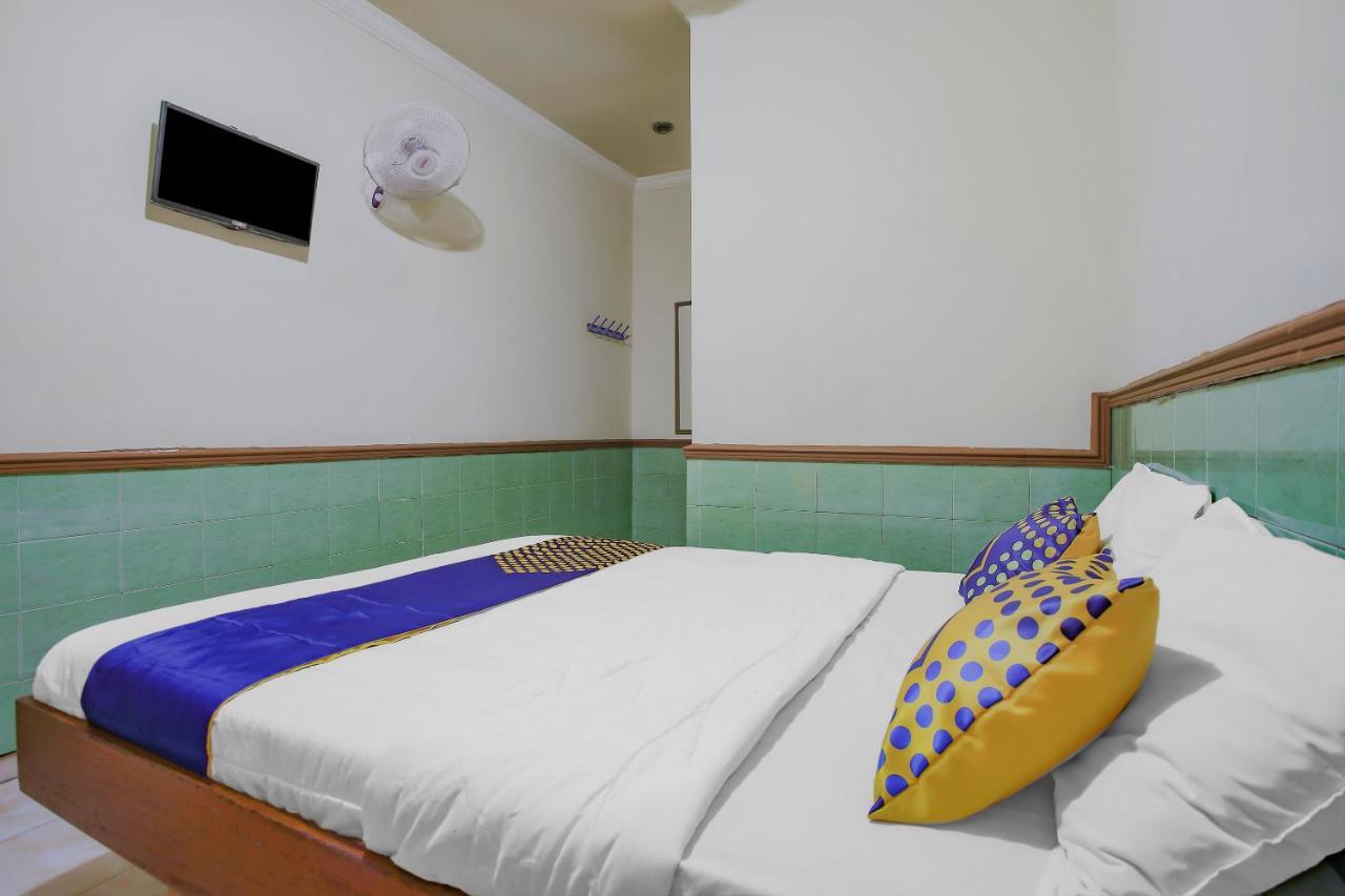 SPOT ON 90092 Dewi Safitri Hotel Semarang Buitenkant foto