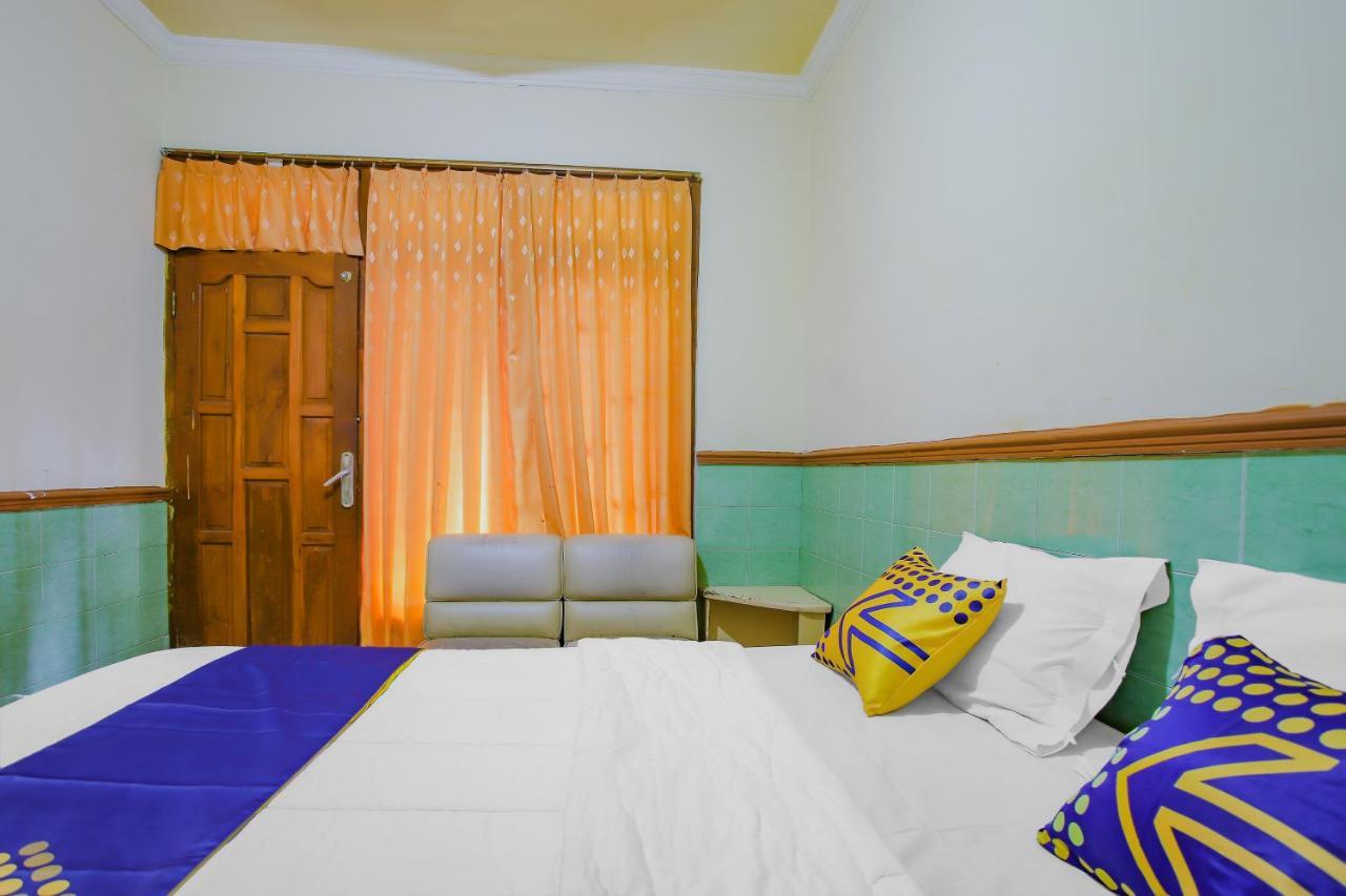 SPOT ON 90092 Dewi Safitri Hotel Semarang Buitenkant foto