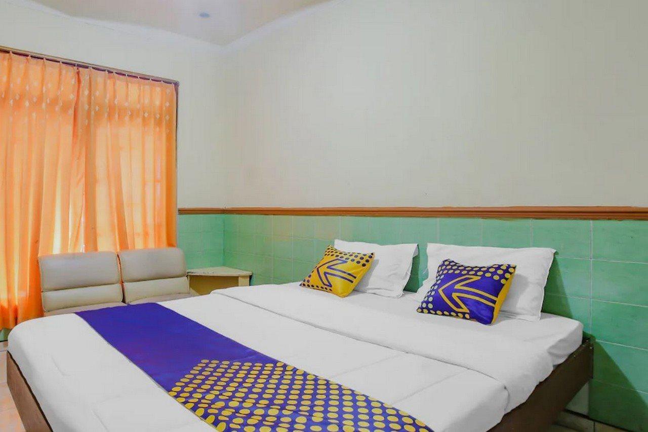 SPOT ON 90092 Dewi Safitri Hotel Semarang Buitenkant foto