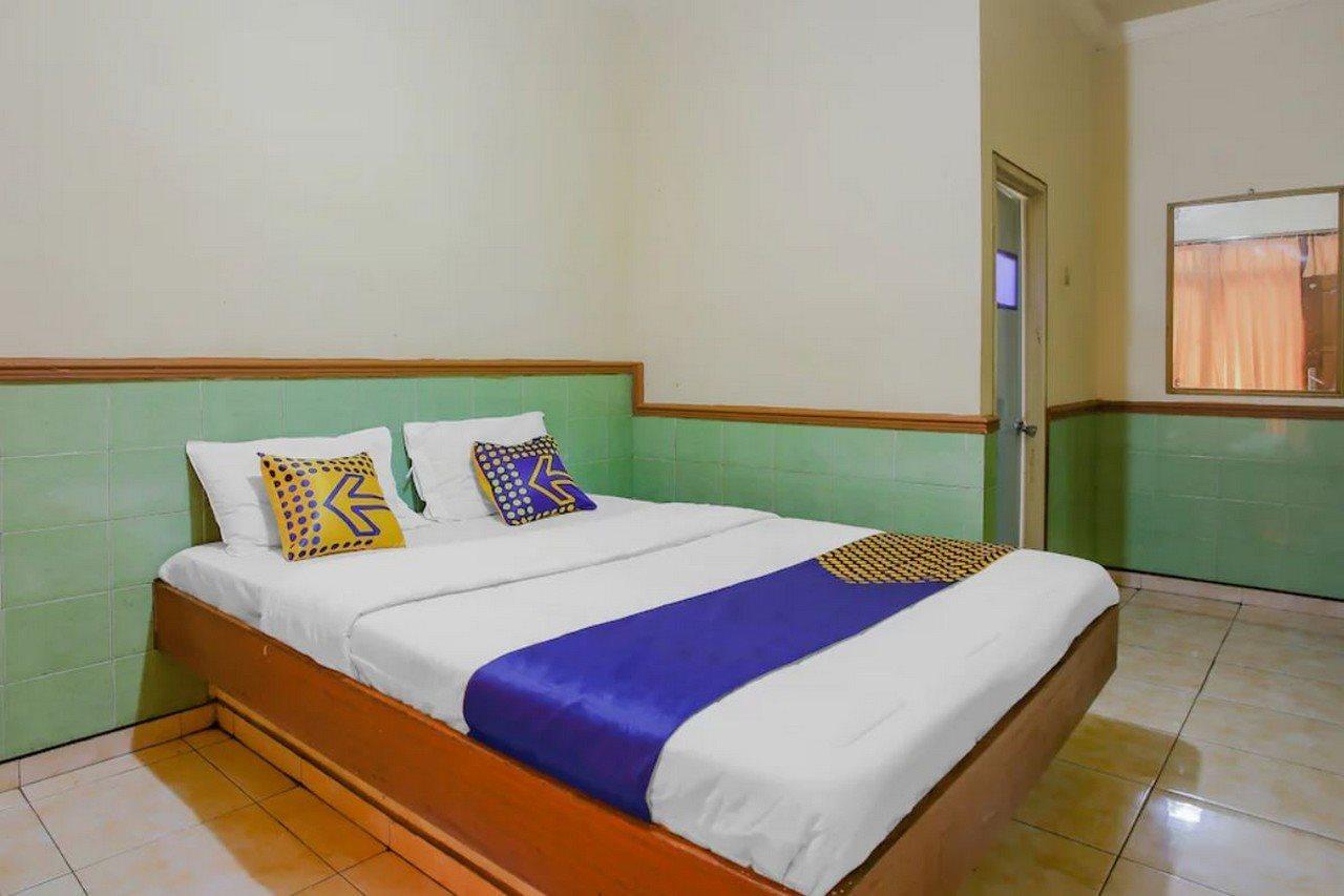 SPOT ON 90092 Dewi Safitri Hotel Semarang Buitenkant foto